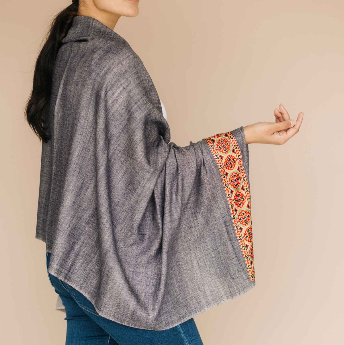 Gray pure wool shawl with woven border