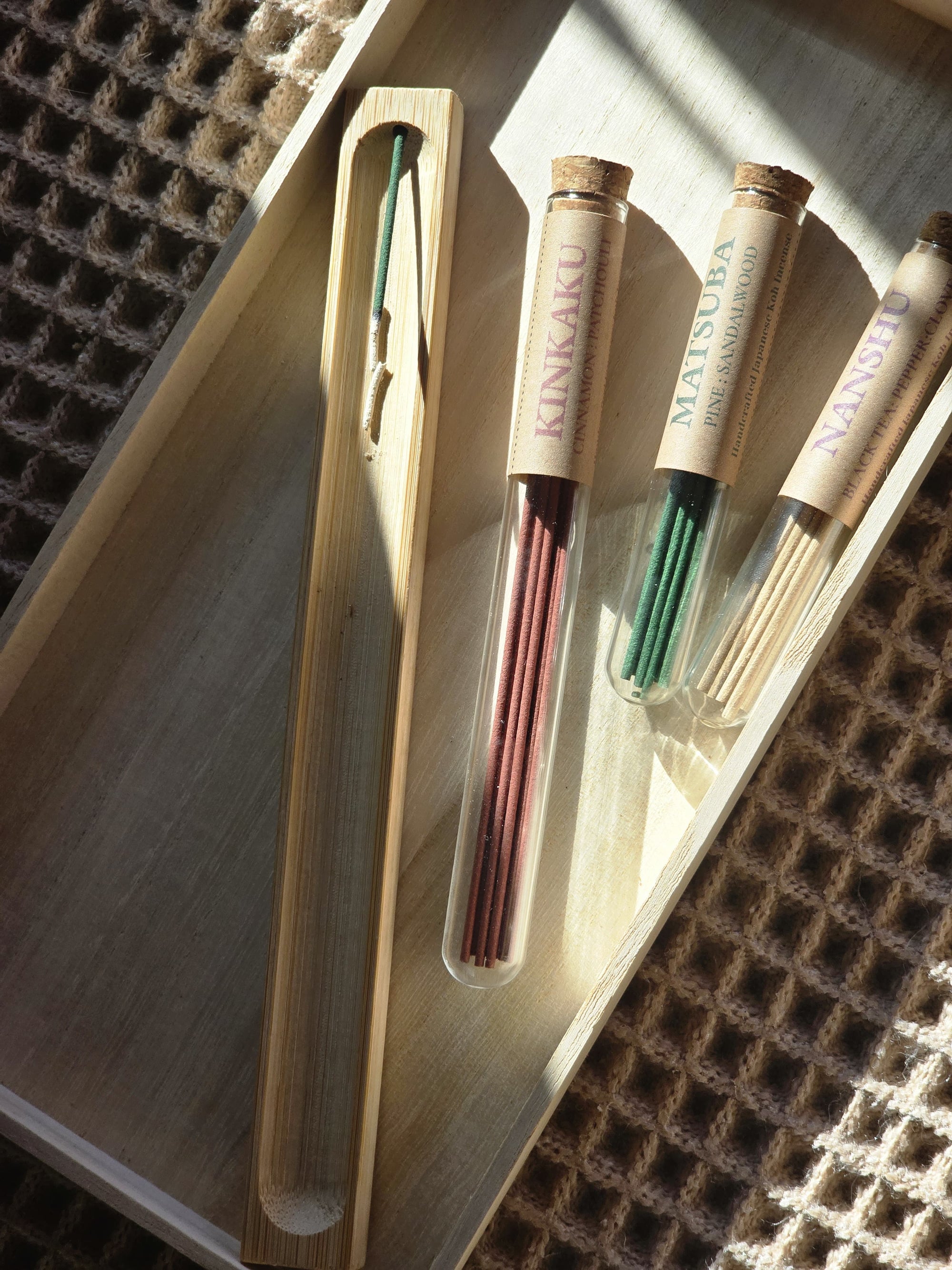 Japanese Limited edition Koh incense set of 3 Scents + bamboo holder